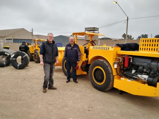 Cor hidrostática do amarelo da capacidade de volume da máquina 1m3 do carregador-transportador da bomba 1CBM